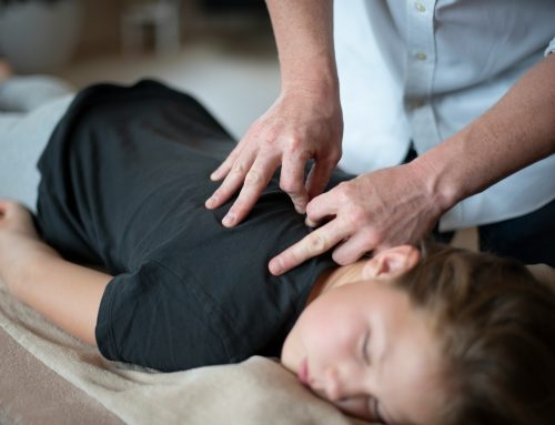 Understanding How a Sports Injury Chiropractor Supports Young Athletes